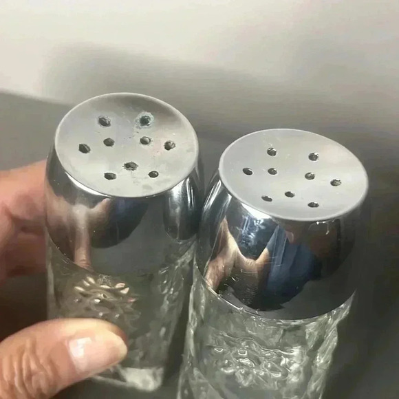 Anchor Hocking Pressed Cut Glass Starburst Salt And Pepper Shaker Set  VTG - Picture 4 of 5